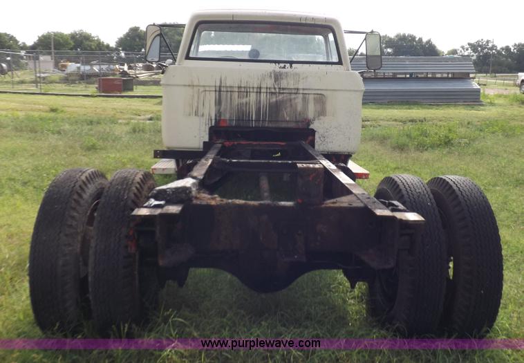 image for item J6862 1971 Dodge D40 truck cab and chassis