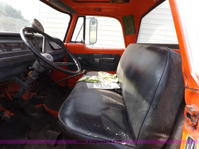 image for item J6862 1971 Dodge D40 truck cab and chassis