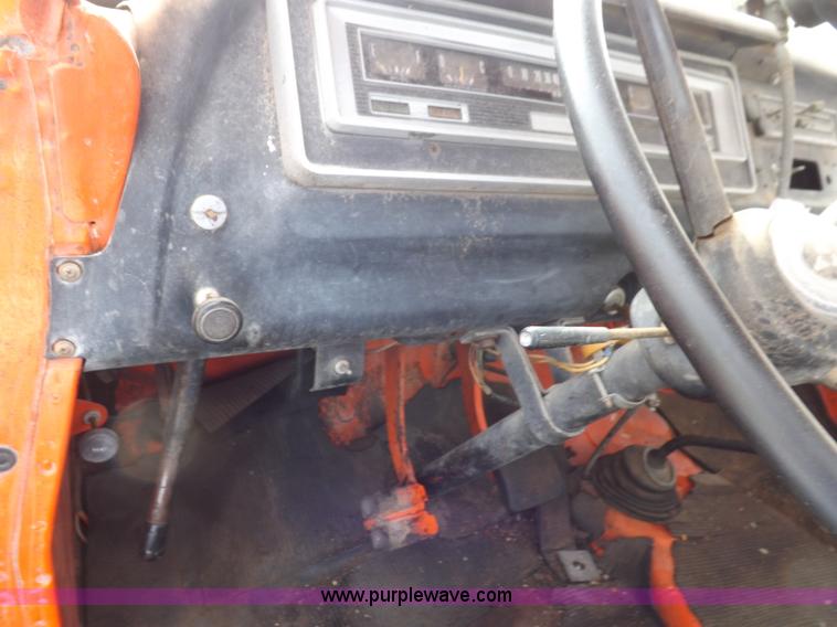 image for item J6862 1971 Dodge D40 truck cab and chassis