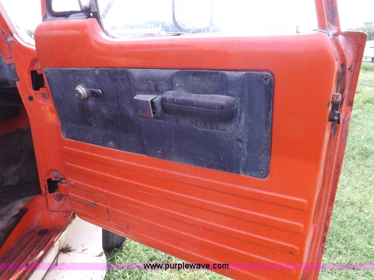 image for item J6862 1971 Dodge D40 truck cab and chassis