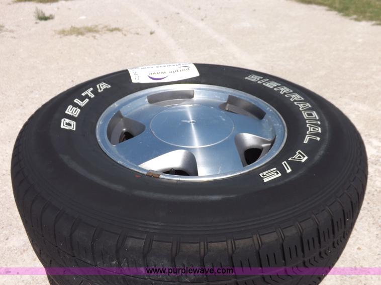 image for item J6872 (4) tires and wheels