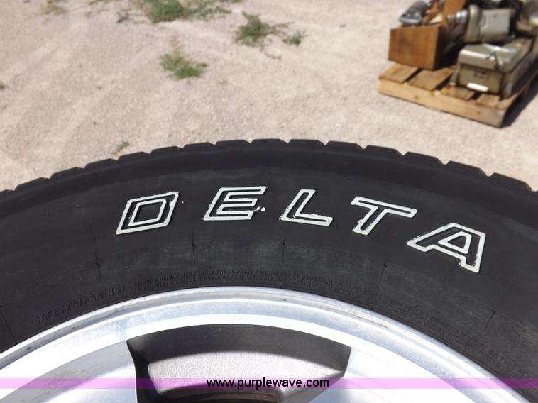 image for item J6872 (4) tires and wheels