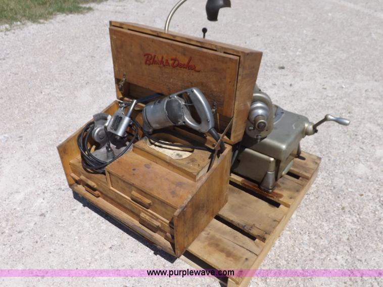 image for item J6873 Black & Decker valve grinder and seat grinder