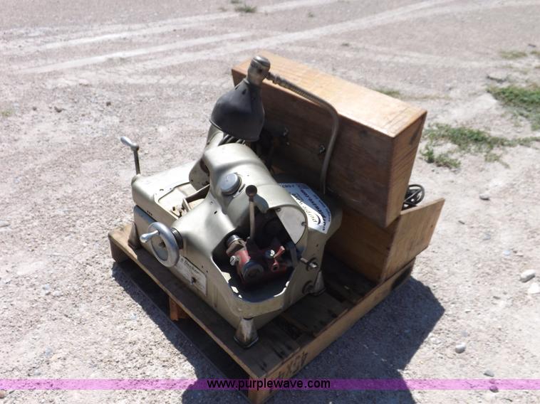 image for item J6873 Black & Decker valve grinder and seat grinder