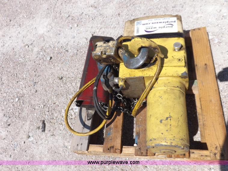 image for item J6880 Yale overhead chain hoist