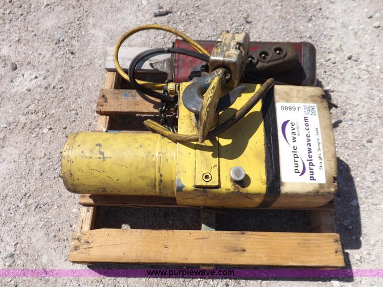 image for item J6880 Yale overhead chain hoist