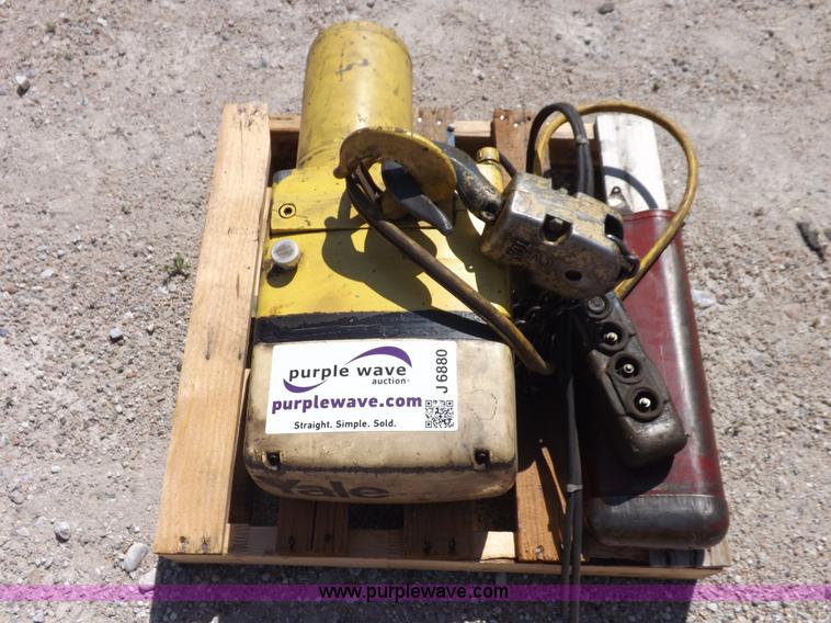 image for item J6880 Yale overhead chain hoist