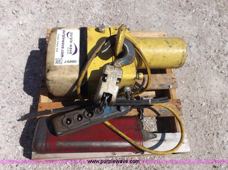 image for item J6880 Yale overhead chain hoist