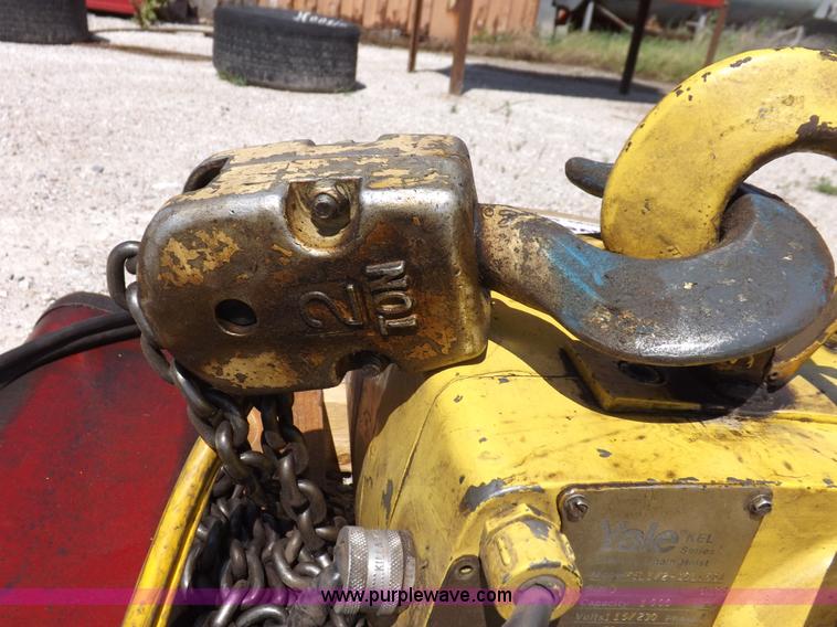 image for item J6880 Yale overhead chain hoist