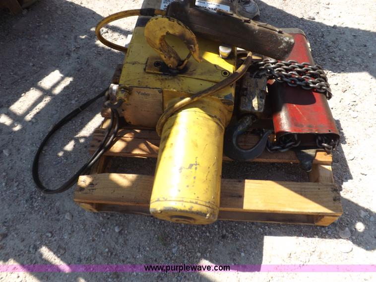 image for item J6880 Yale overhead chain hoist