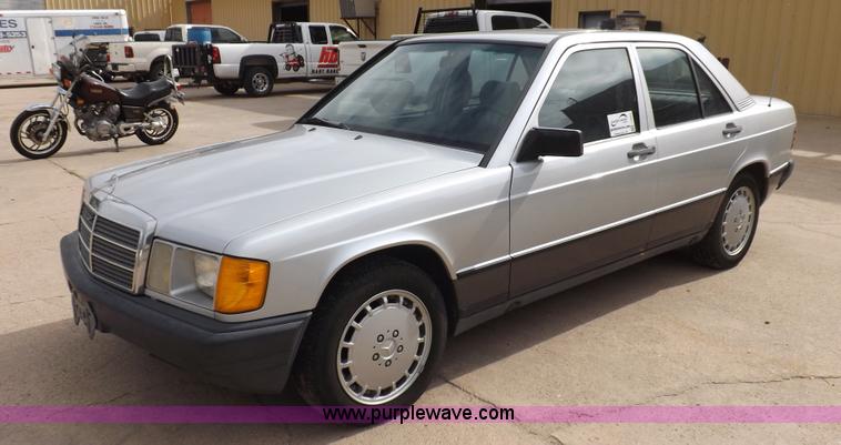 image for item J6883 1984 Mercedes Benz 190E