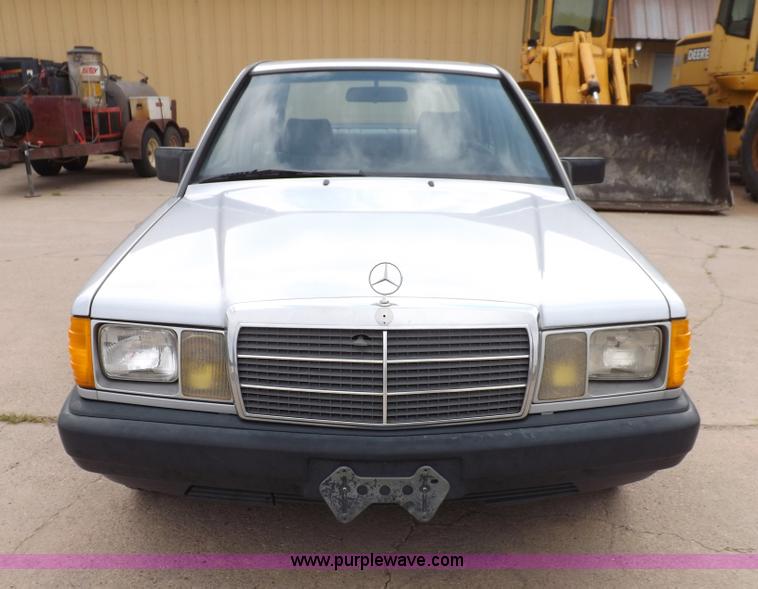 image for item J6883 1984 Mercedes Benz 190E
