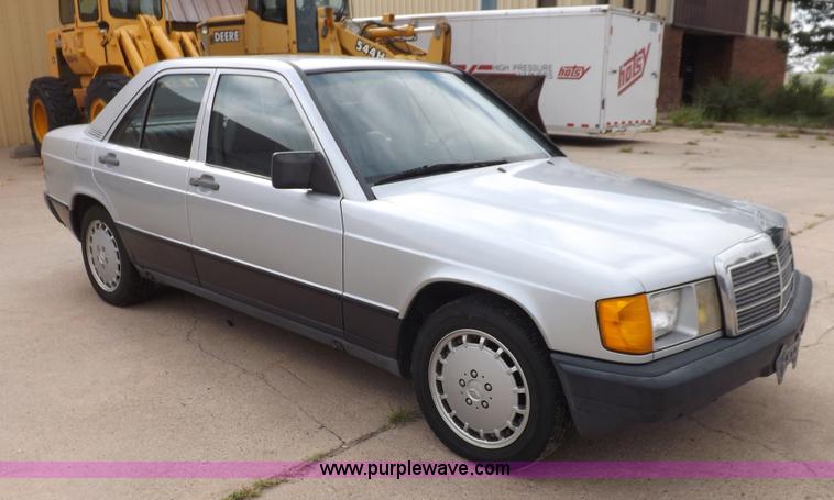 image for item J6883 1984 Mercedes Benz 190E