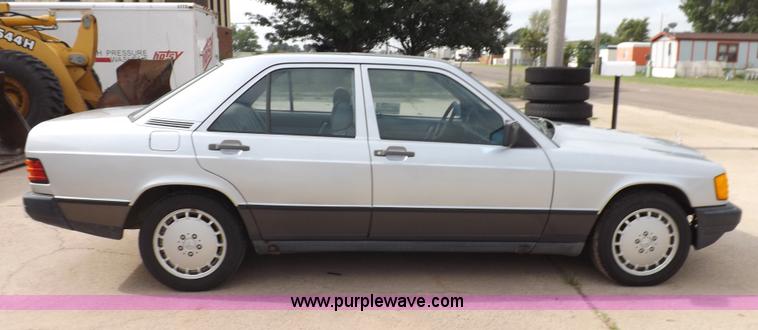 image for item J6883 1984 Mercedes Benz 190E