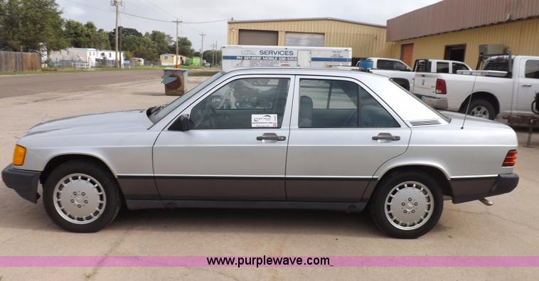 image for item J6883 1984 Mercedes Benz 190E