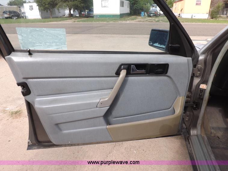 image for item J6883 1984 Mercedes Benz 190E