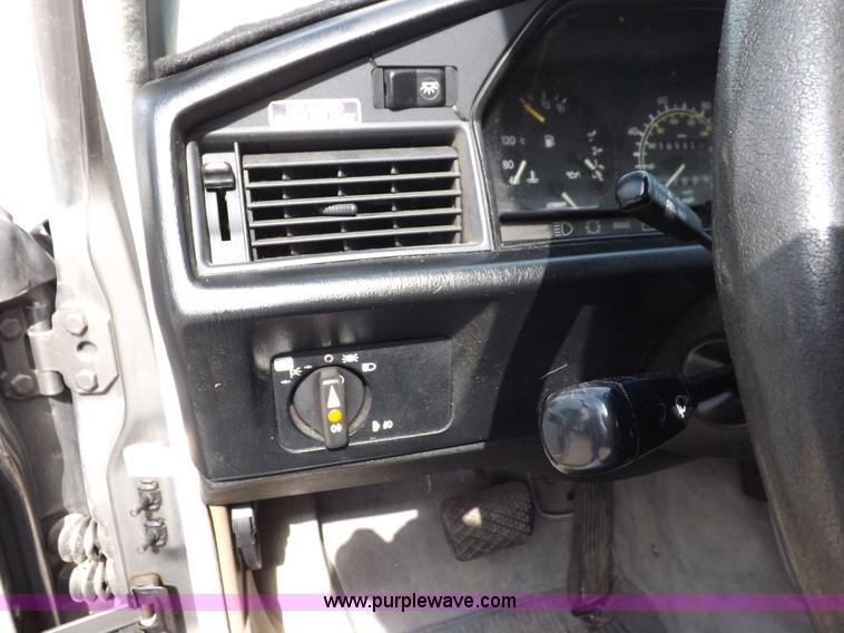 image for item J6883 1984 Mercedes Benz 190E