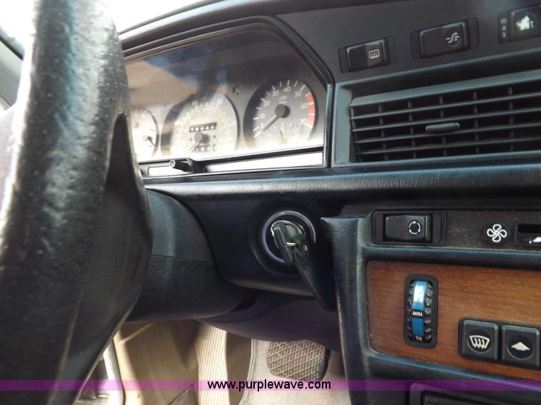 image for item J6883 1984 Mercedes Benz 190E