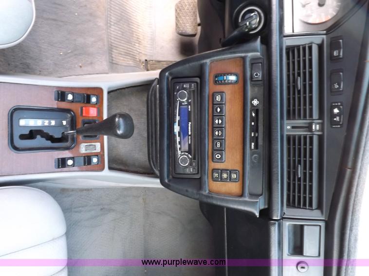 image for item J6883 1984 Mercedes Benz 190E