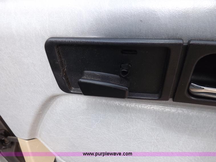 image for item J6883 1984 Mercedes Benz 190E