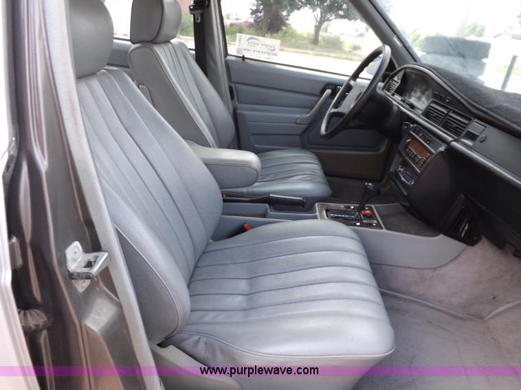 image for item J6883 1984 Mercedes Benz 190E