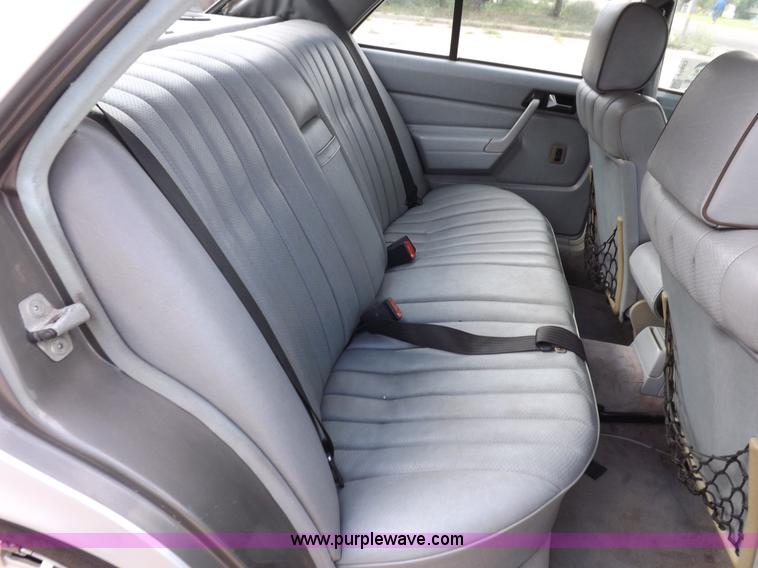 image for item J6883 1984 Mercedes Benz 190E