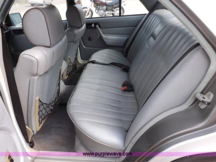 image for item J6883 1984 Mercedes Benz 190E