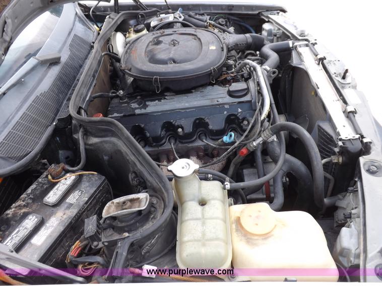 image for item J6883 1984 Mercedes Benz 190E