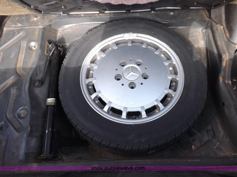 image for item J6883 1984 Mercedes Benz 190E