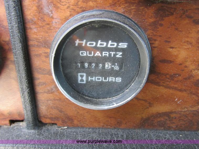 image for item J7829 1999 Kenworth T800B semi truck