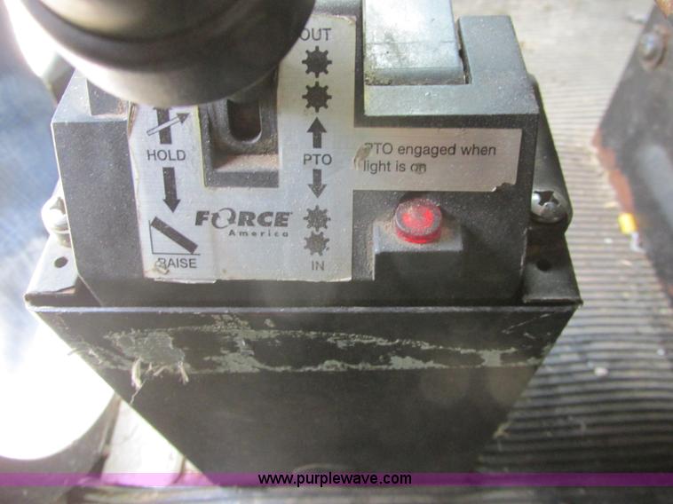 image for item J7829 1999 Kenworth T800B semi truck