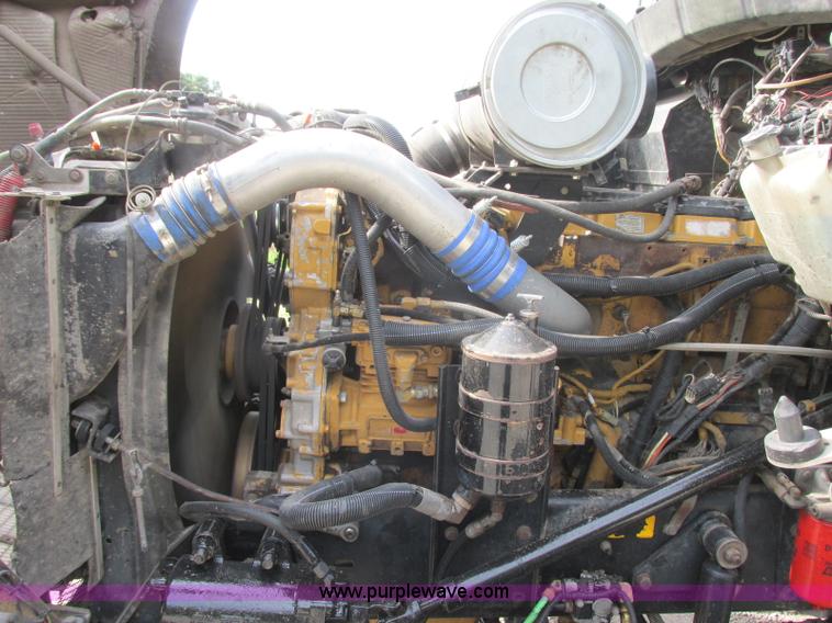 image for item J7829 1999 Kenworth T800B semi truck