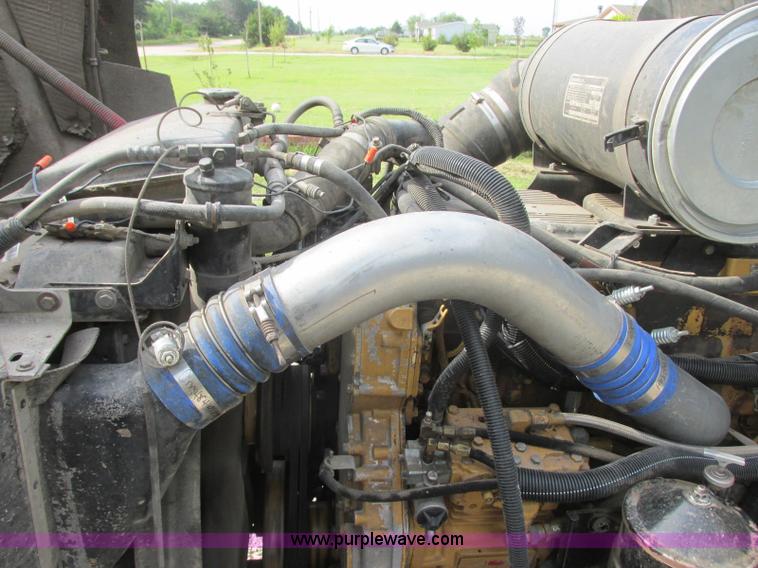 image for item J7829 1999 Kenworth T800B semi truck