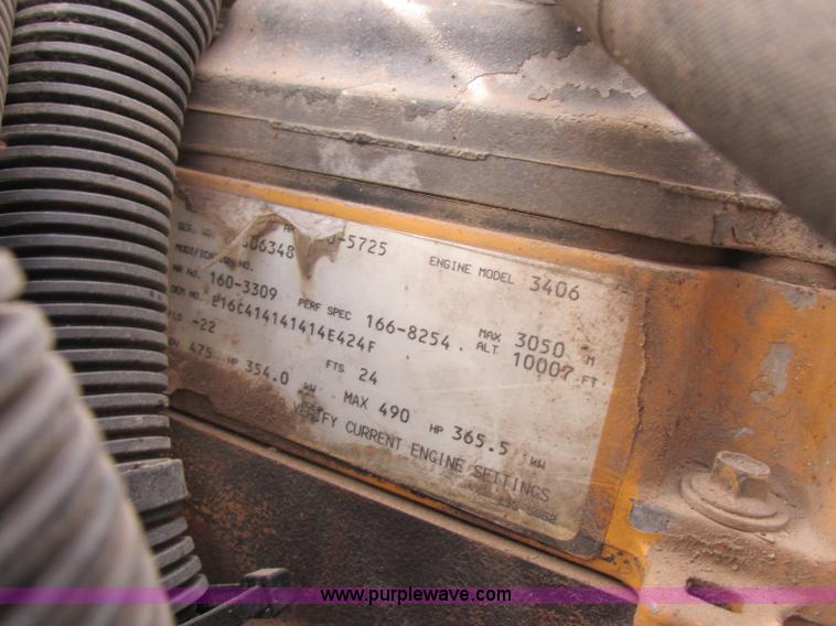 image for item J7829 1999 Kenworth T800B semi truck