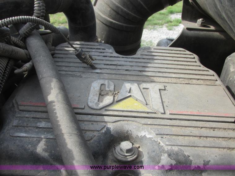 image for item J7829 1999 Kenworth T800B semi truck