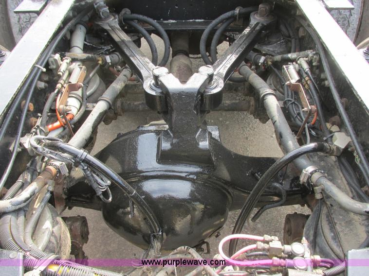 image for item J7829 1999 Kenworth T800B semi truck