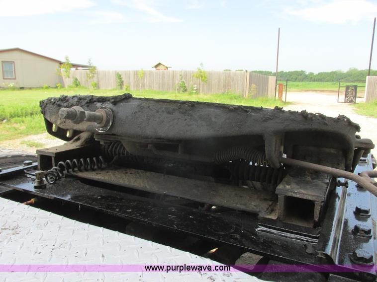 image for item J7829 1999 Kenworth T800B semi truck