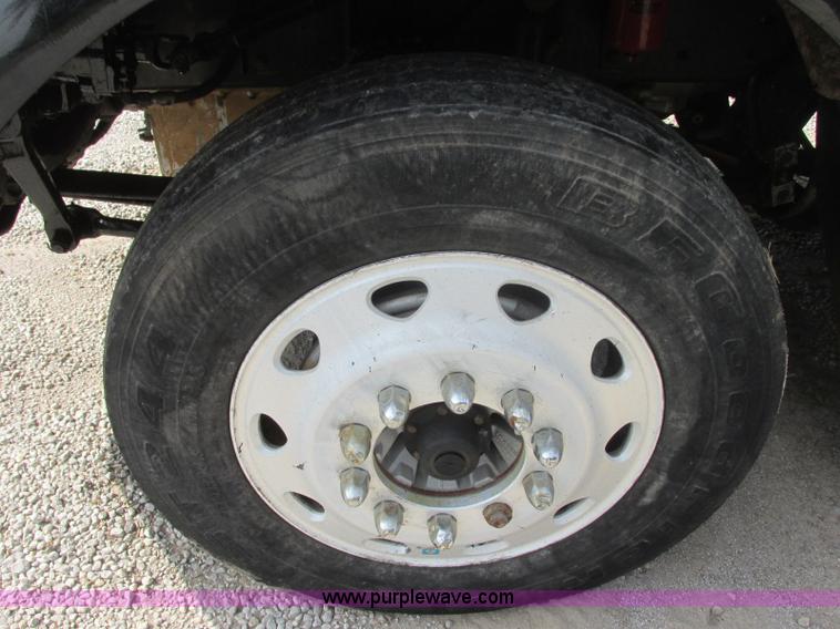 image for item J7829 1999 Kenworth T800B semi truck