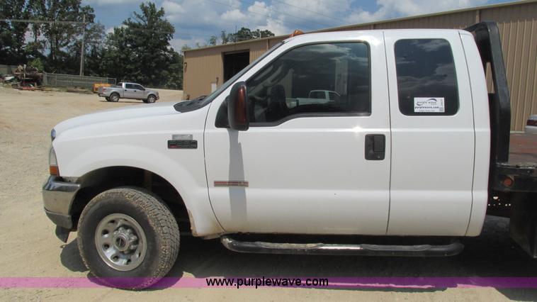 image for item J8577 2003 Ford F350 Super Duty XLT SuperCab flatbed truck