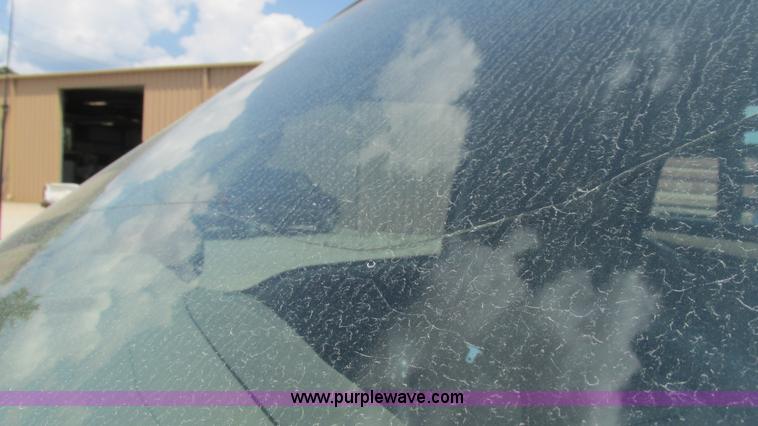 image for item J8577 2003 Ford F350 Super Duty XLT SuperCab flatbed truck