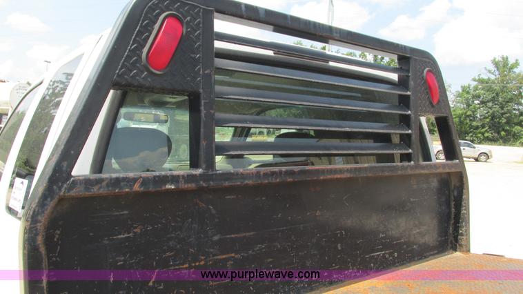 image for item J8577 2003 Ford F350 Super Duty XLT SuperCab flatbed truck