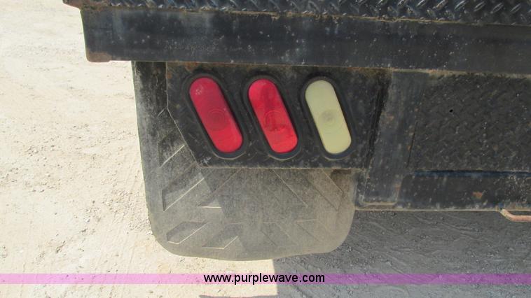 image for item J8577 2003 Ford F350 Super Duty XLT SuperCab flatbed truck