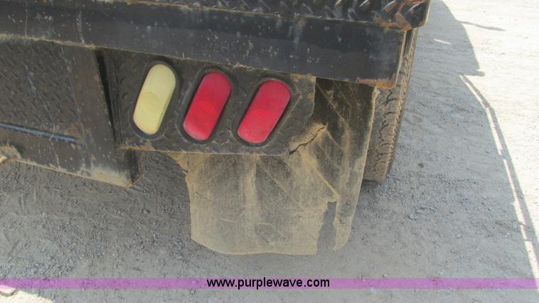 image for item J8577 2003 Ford F350 Super Duty XLT SuperCab flatbed truck