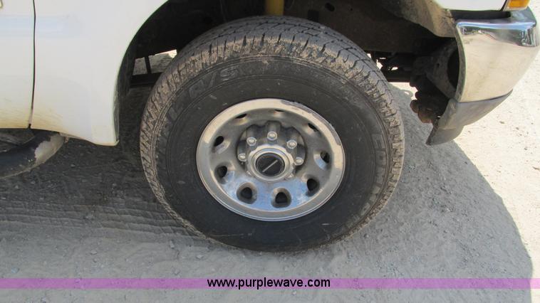 image for item J8577 2003 Ford F350 Super Duty XLT SuperCab flatbed truck