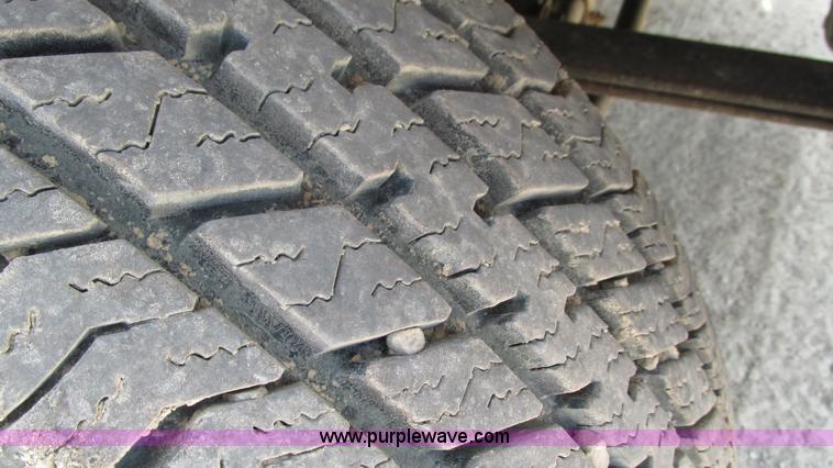 image for item J8577 2003 Ford F350 Super Duty XLT SuperCab flatbed truck