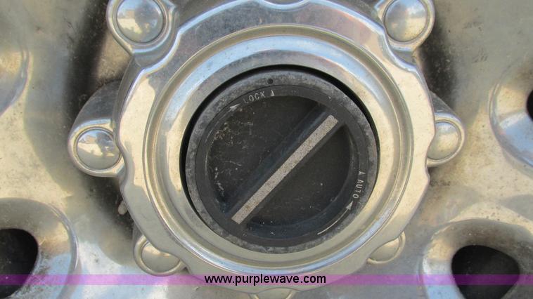 image for item J8577 2003 Ford F350 Super Duty XLT SuperCab flatbed truck