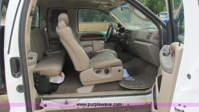 image for item J8577 2003 Ford F350 Super Duty XLT SuperCab flatbed truck