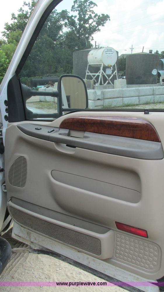 image for item J8577 2003 Ford F350 Super Duty XLT SuperCab flatbed truck