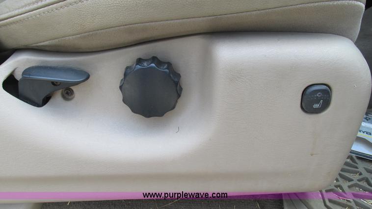 image for item J8577 2003 Ford F350 Super Duty XLT SuperCab flatbed truck