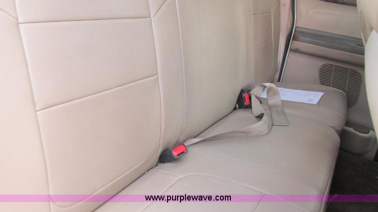 image for item J8577 2003 Ford F350 Super Duty XLT SuperCab flatbed truck